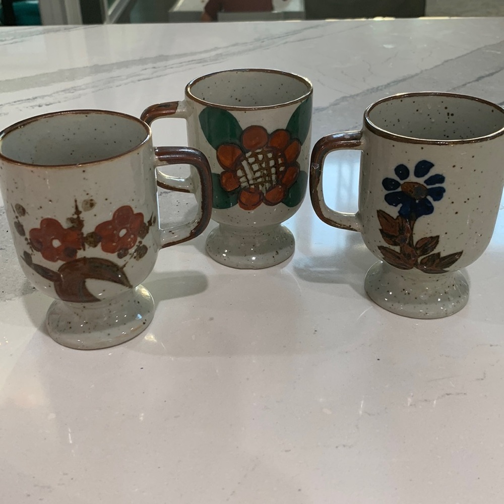 Vintage speckled floral coffee mugs